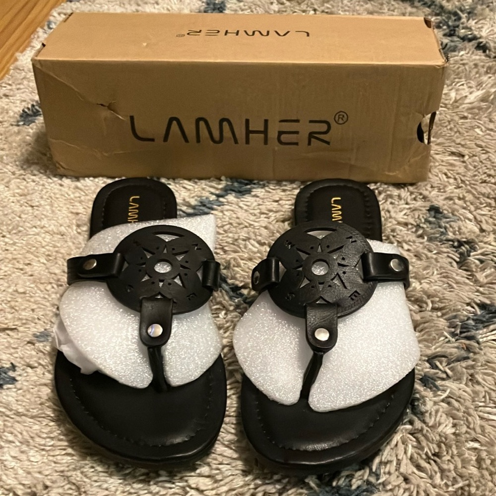 Black sandals, women’s size 8, NWT